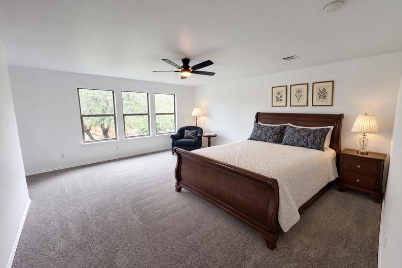 Photo 13 of 20 of 5406 S Hearsey Dr, Austin, TX
