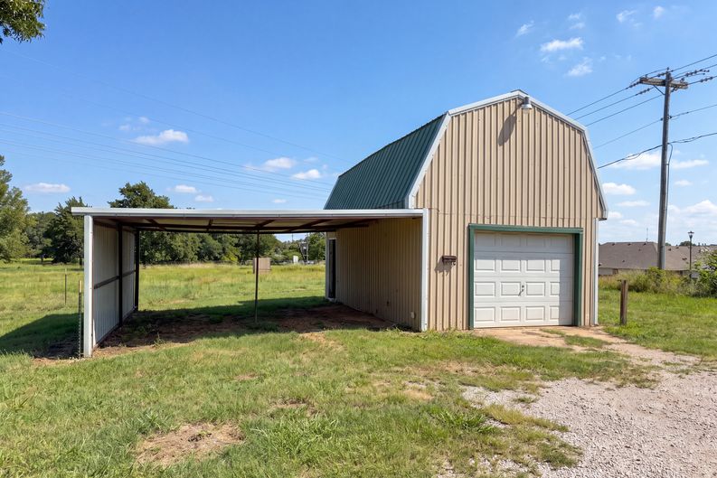 Photo 16 of 20 of 20509 E Reno Ave, Harrah, OK