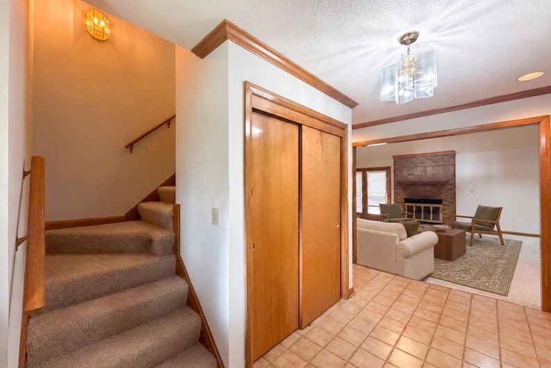 Photo 6 of 51 of 165 Juniper Ave, Westerville, OH