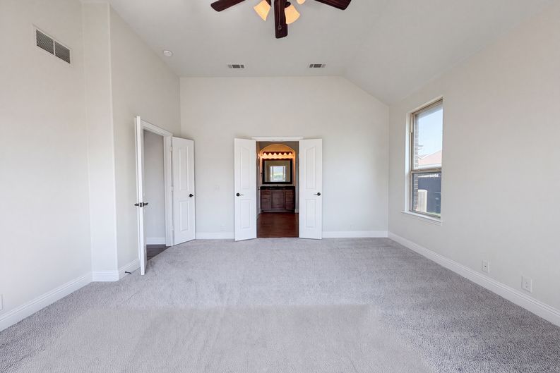 Photo 8 of 22 of 830 Graham Dr, Burleson, TX