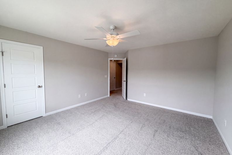Photo 11 of 19 of 4370 Waters Edge Ln, Lebanon, OH
