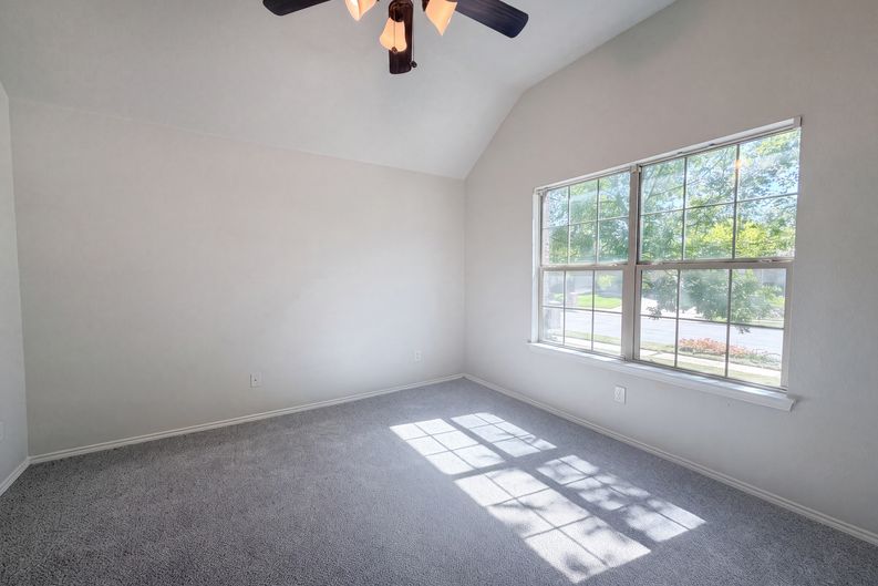 Photo 12 of 21 of 11920 Hassop Ln, Burleson, TX