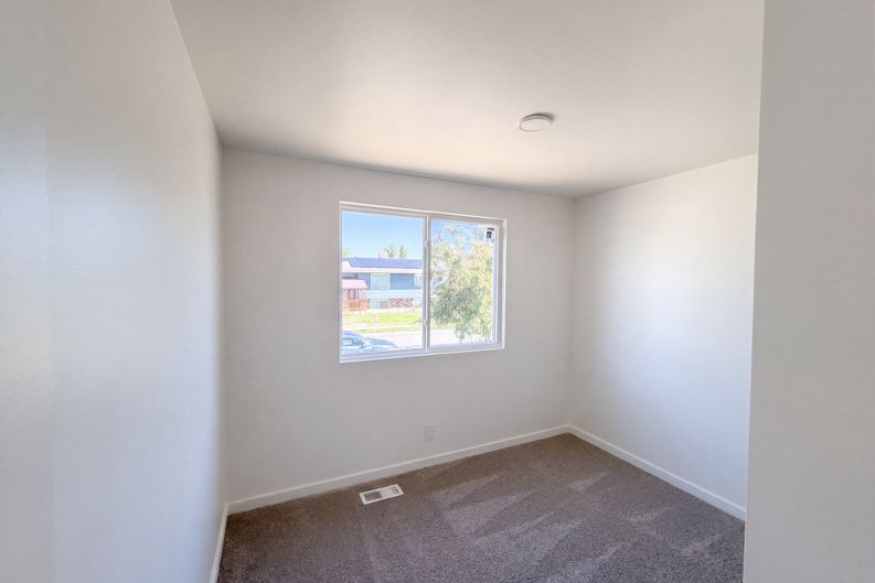 Photo 13 of 24 of 4259 W Stane Ave, West Valley City, UT