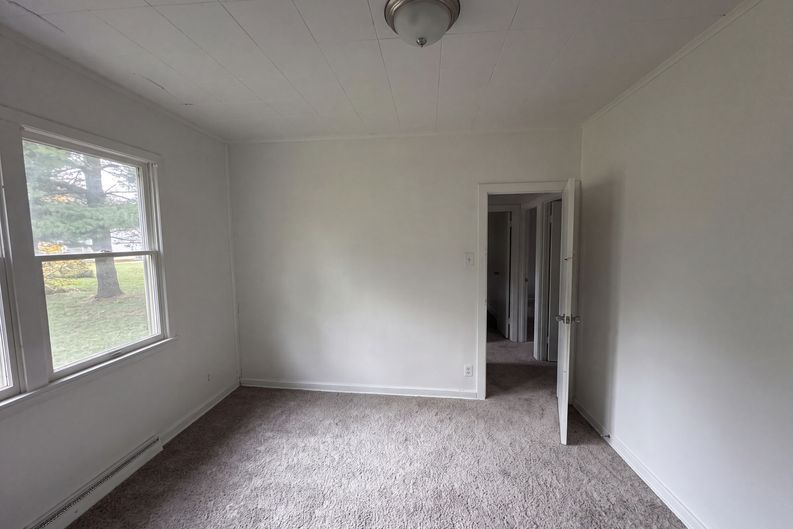 Photo 11 of 22 of 508 E Sigler St, Hebron, IN