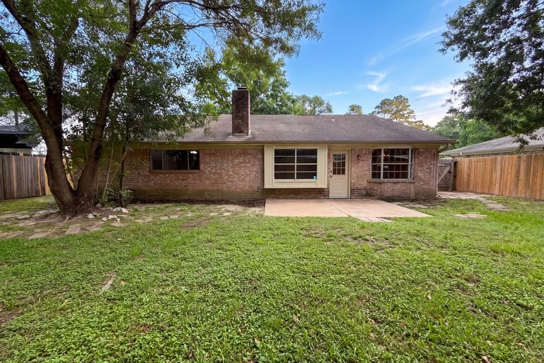 Photo 18 of 19 of 9606 Ballin David Dr, Spring, TX