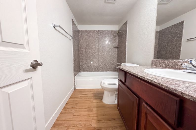 Photo 10 of 18 of 5098 River Glen Dr, Las Vegas, NV
