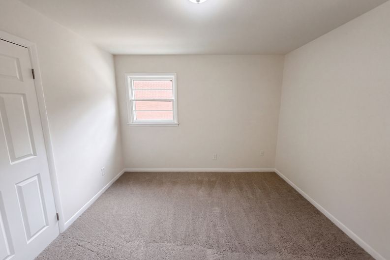 Photo 17 of 26 of 1502 W Meadowview Rd, Greensboro, NC