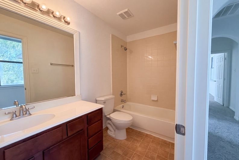 Photo 13 of 23 of 1700 Forsythe Dr, Savannah, TX