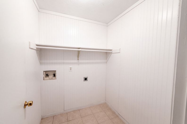 Photo 19 of 26 of 3040 Raymonds Ct, Loganville, GA