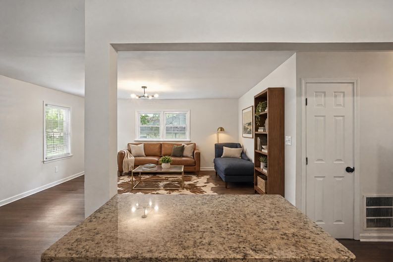 Photo 6 of 21 of 1410 Graymont Dr SW, Atlanta, GA