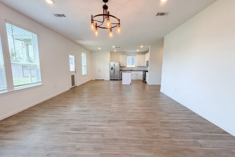 Photo 3 of 24 of 25635 Balsamroot Dr, Magnolia, TX