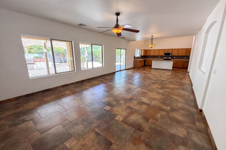 Photo 12 of 39 of 7428 S 15th Dr, Phoenix, AZ