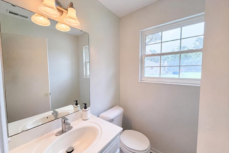 Photo 8 of 25 of 4213 Mallard Dr, Batavia, OH