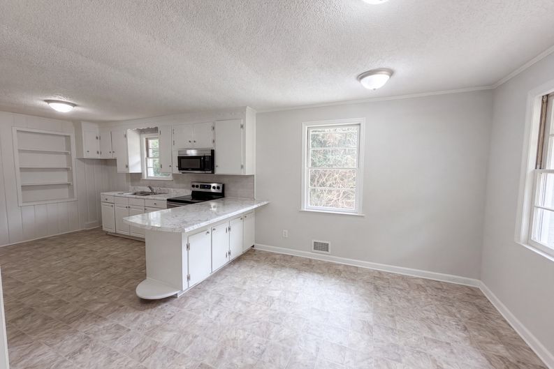 Photo 6 of 20 of 840 Decatur St, West Columbia, SC