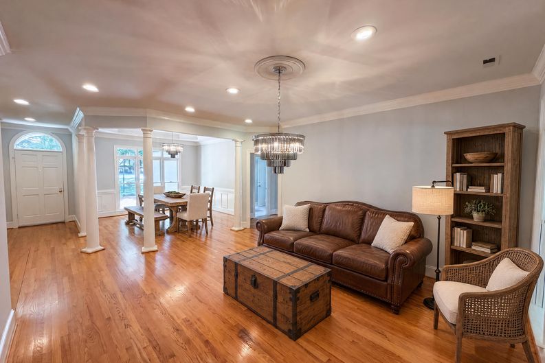 Photo 8 of 21 of 5309 Lancelot Dr, Charlotte, NC