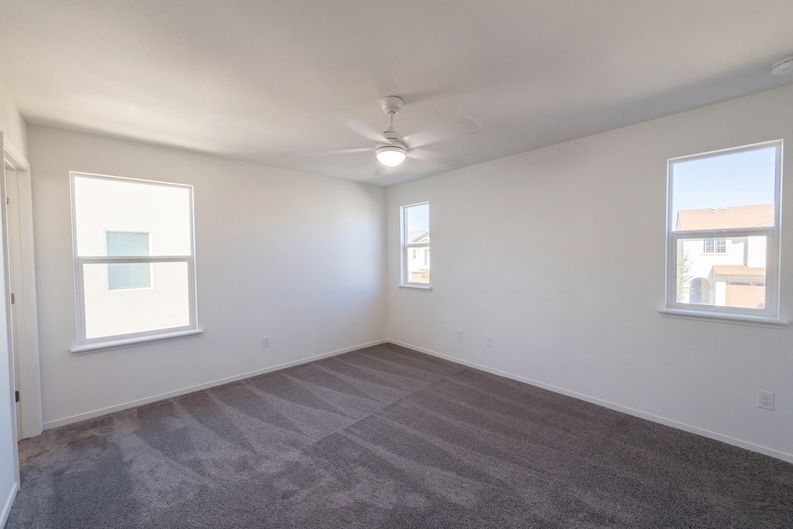 Photo 4 of 18 of 8260 Red Rock Dr, Sacramento, CA