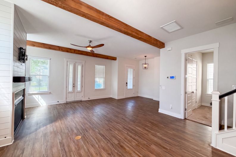 Photo 3 of 26 of 2021 Codorus Ln, Hanahan, SC