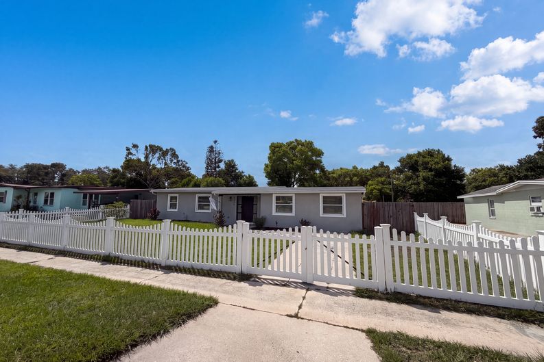 Photo 16 of 19 of 2242 E Dana Dr, Deltona, FL