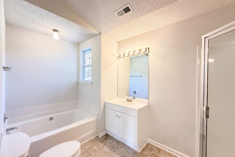 Photo 16 of 21 of 3016 Wyntree Ct, Matthews, NC
