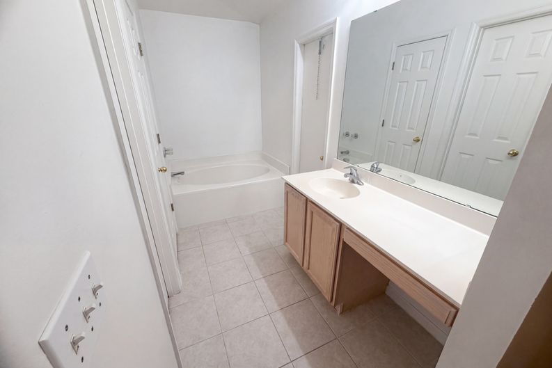 Photo 11 of 28 of 262 SW Panther Trce, Port Saint Lucie, FL