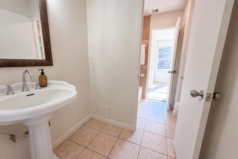 Photo 17 of 21 of 2307 Strait Ln, Houston, TX