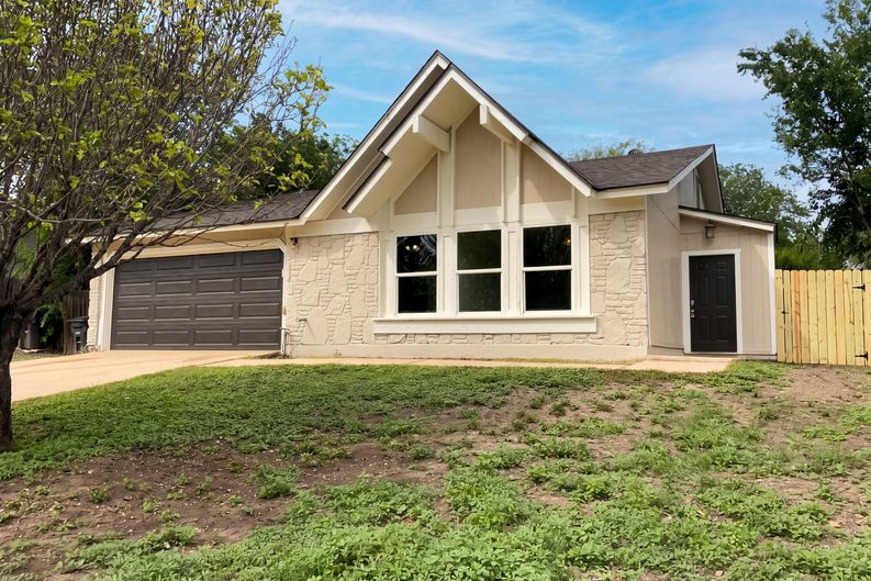 Photo 8 of 17 of 1210 Fillmore Dr, San Antonio, TX
