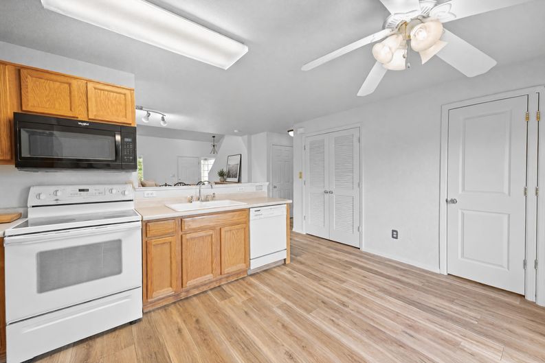 Photo 11 of 26 of 6148 Scottsbluff Dr, Colorado Springs, CO