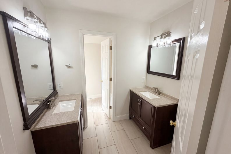 Photo 6 of 25 of 5011 Lake Holw, Douglasville, GA