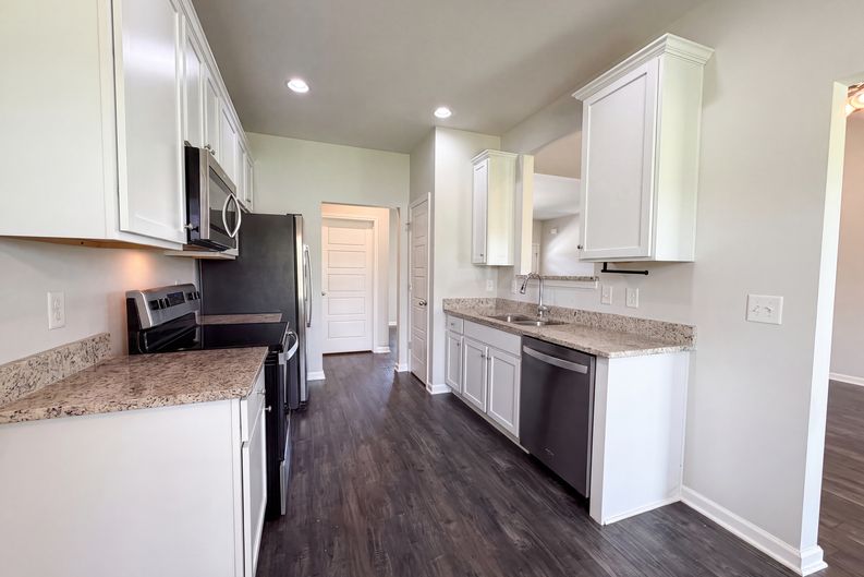 Photo 7 of 23 of 734 Mitscher Dr, Spring Hill, TN