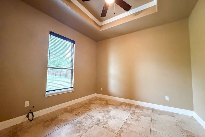 Photo 10 of 16 of 105 E Eden Vly, Adkins, TX