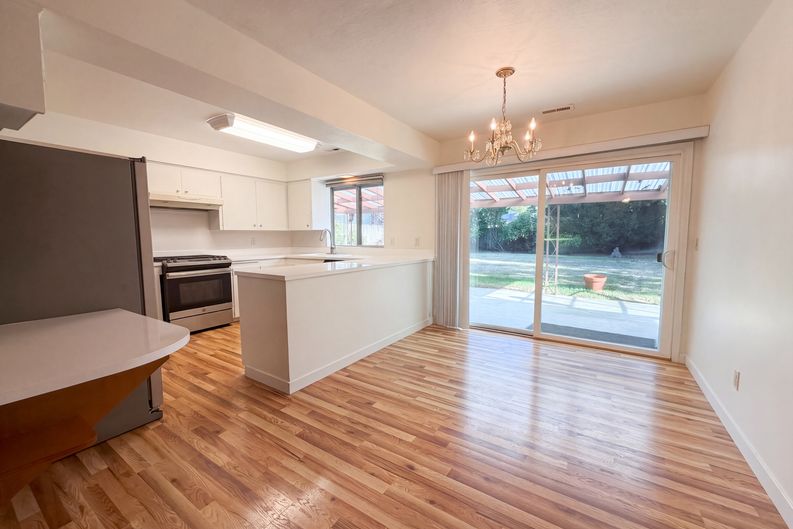Photo 7 of 18 of 10235 NE Thompson St, Portland, OR