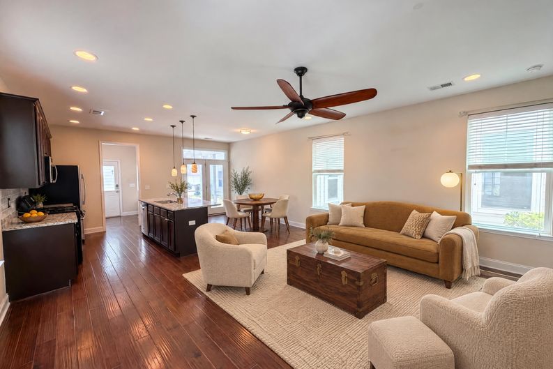 Photo 3 of 15 of 1013 Ashley Garden Blvd, Charleston, SC