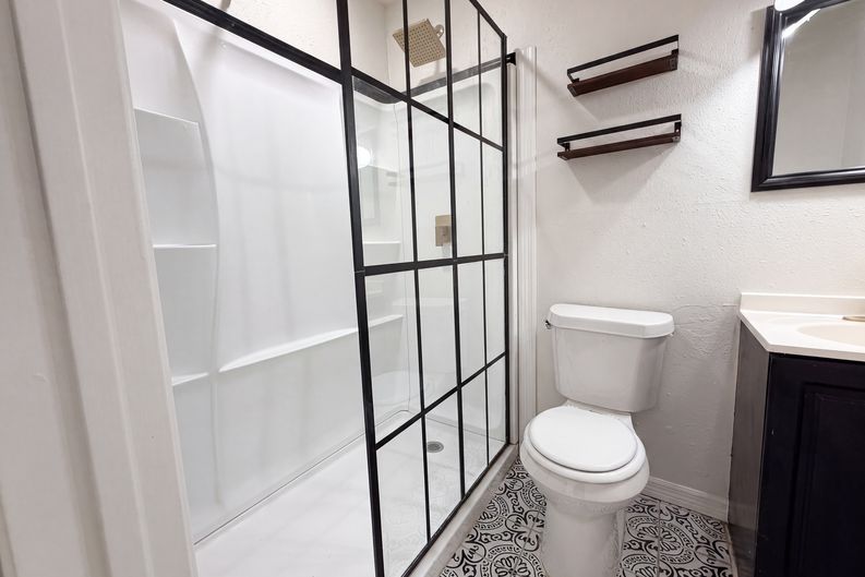 Photo 9 of 17 of 2906 Keslake St, San Antonio, TX