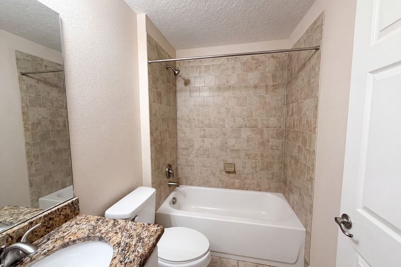 Photo 17 of 23 of 33137 Irongate Dr, Leesburg, FL