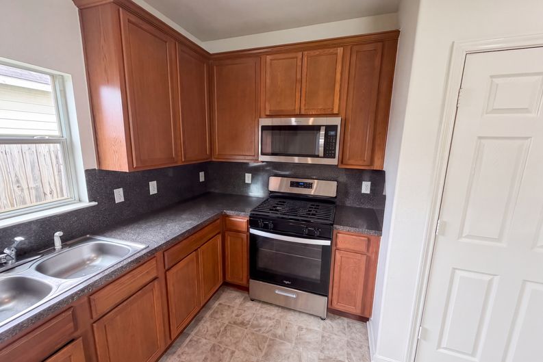 Photo 5 of 27 of 15019 Silhouette Ridge Dr, Humble, TX