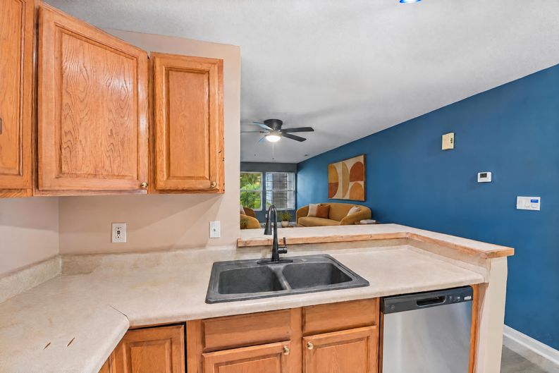 Photo 6 of 17 of 4900 Avenida Del Sol Dr, Raleigh, NC