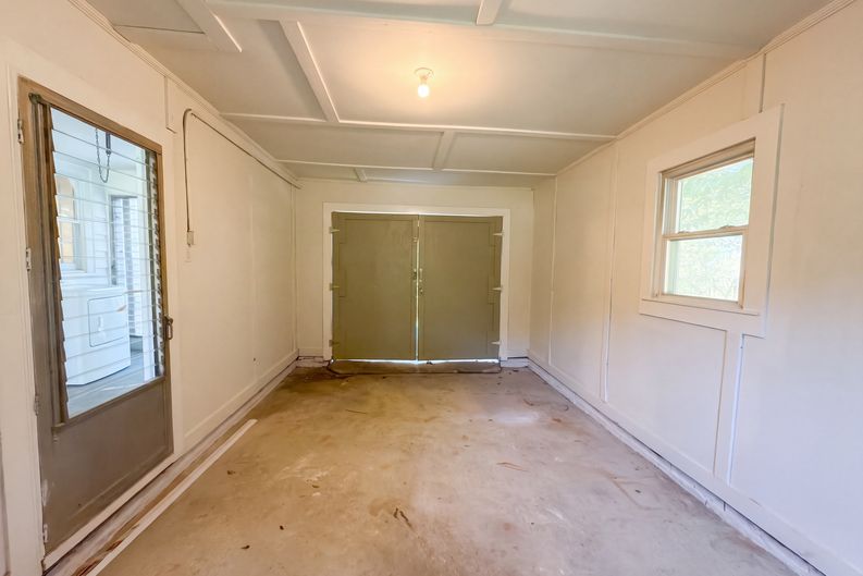 Photo 16 of 22 of 3511 Helmstetler Rd, Lexington, NC