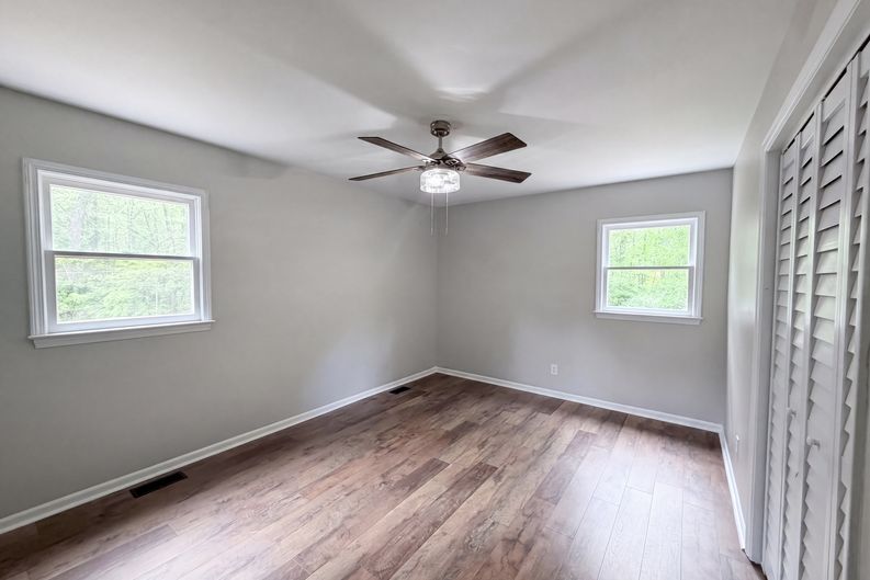 Photo 11 of 22 of 706 Crescent Dr, Cherryville, NC