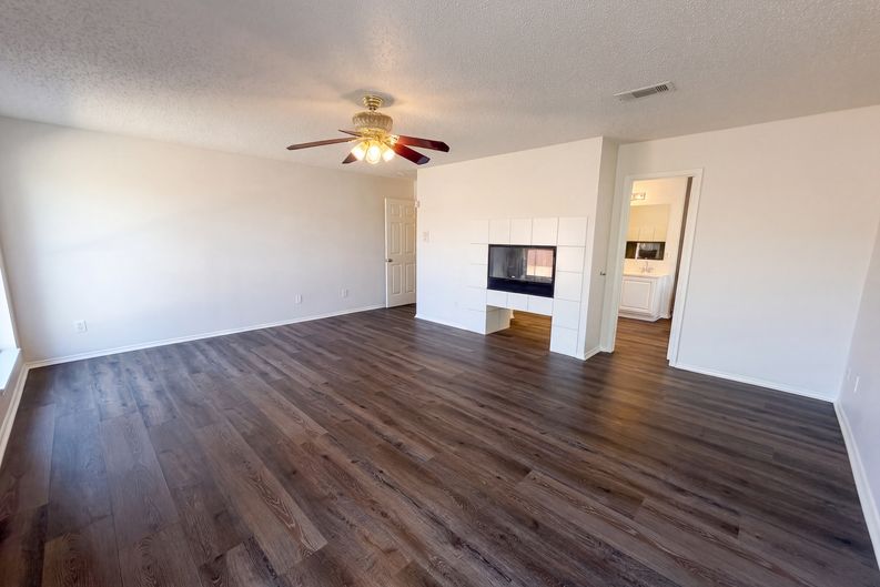 Photo 13 of 29 of 213 Cozy Ln, Cedar Hill, TX