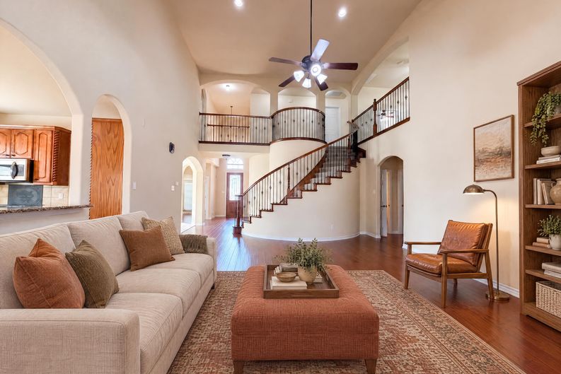Photo 6 of 29 of 409 Lone Oak Ct, Kennedale, TX