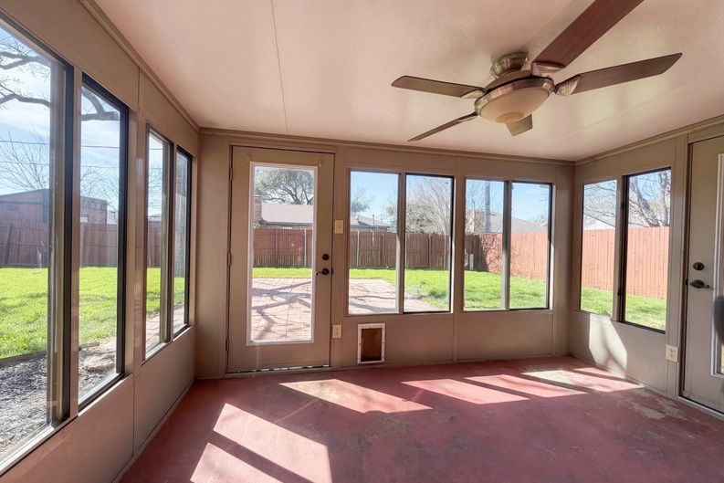 Photo 17 of 19 of 5120 Red River Dr, Arlington, TX