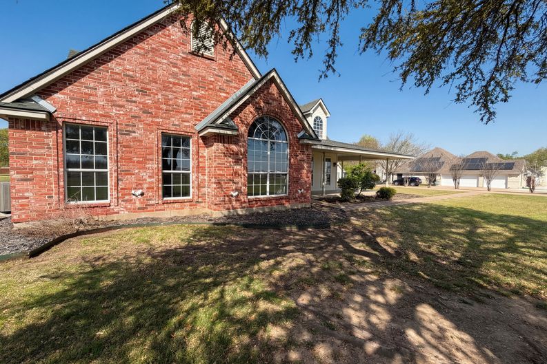 Photo 6 of 22 of 4014 Ovilla Rd, Waxahachie, TX