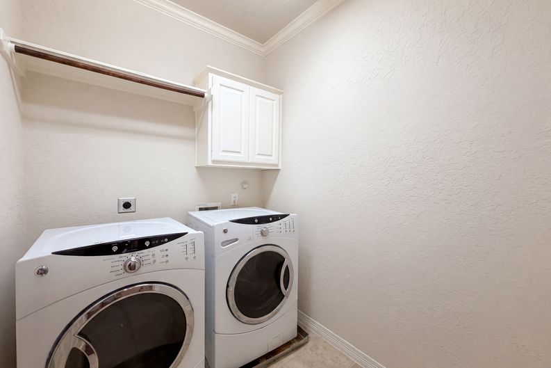 Photo 18 of 21 of 2942 Royal Oaks Crst, Houston, TX