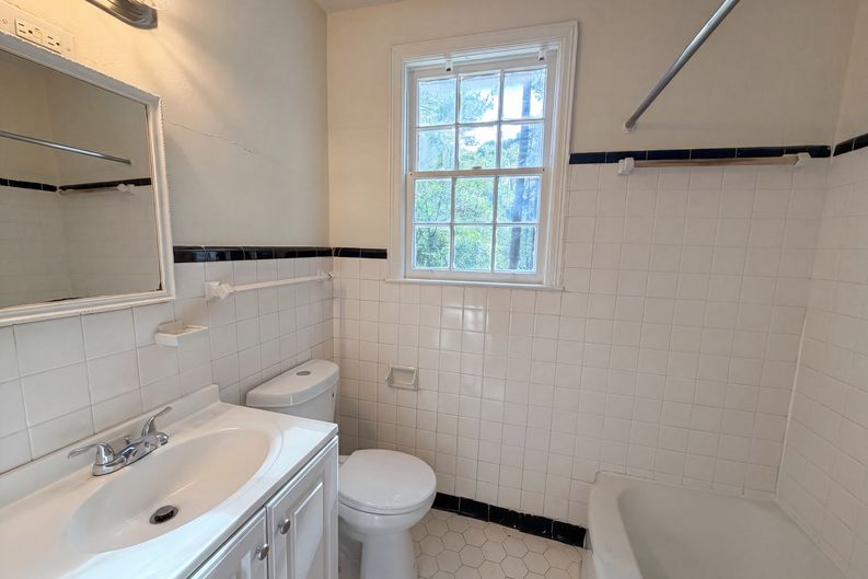 Photo 11 of 17 of 1901 Glenwood Rd, Columbia, SC