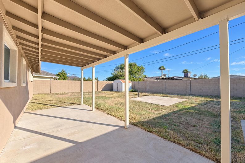 Photo 3 of 21 of 2221 W Altadena Ave, Phoenix, AZ