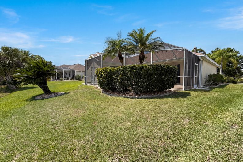 Photo 31 of 32 of 12567 SW Pembroke Cir N, Lake Suzy, FL