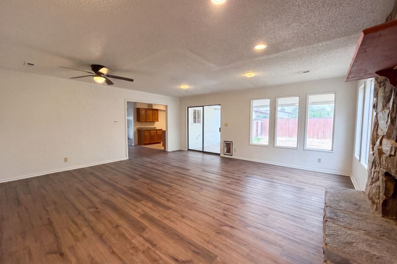 Photo 6 of 20 of 604 Maxine St NE, Albuquerque, NM