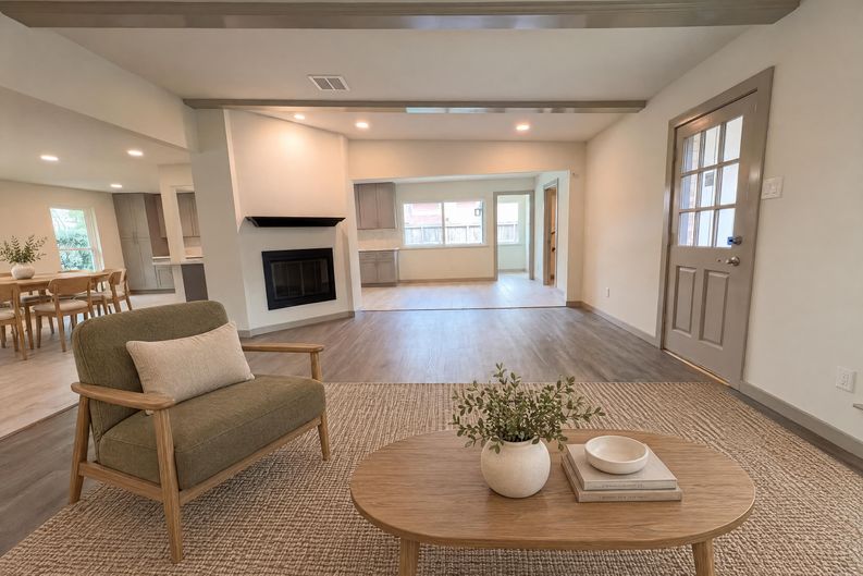 Photo 3 of 19 of 10726 Sugar Hill Dr, Houston, TX