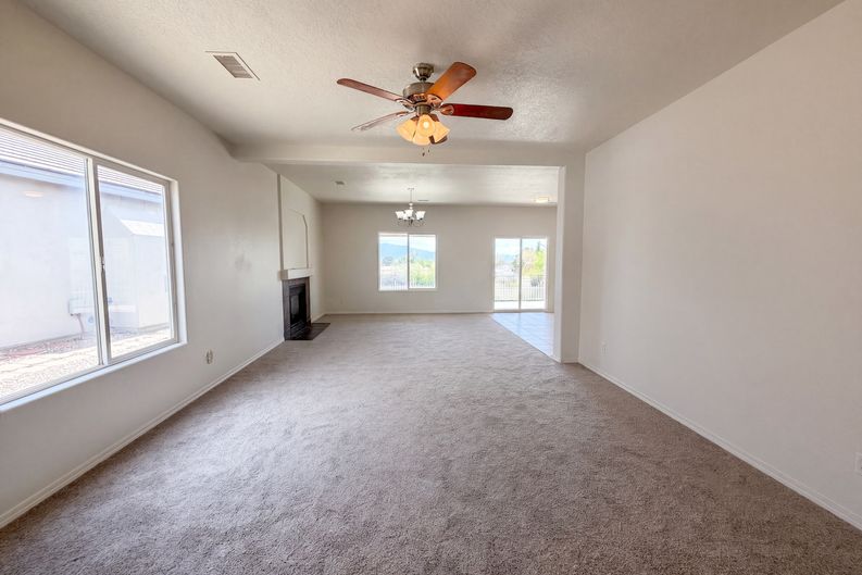 Photo 3 of 24 of 696 Troon Dr SE, Rio Rancho, NM