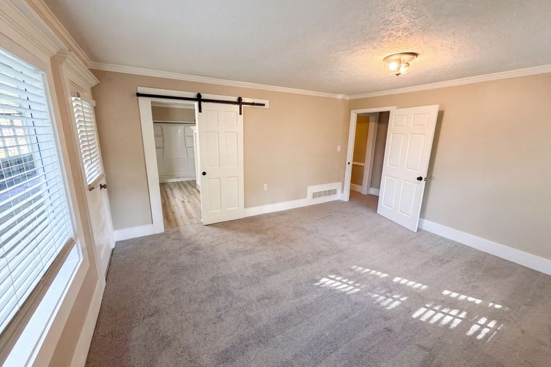 Photo 4 of 26 of 6257 N Summers Cir, Douglasville, GA